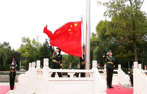 上升的五彩石